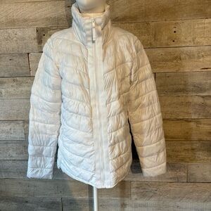 Gap women’s white lightweight polyester fill puffer winter jacket in size medium